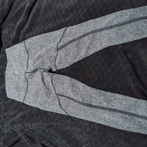 Lululemon align 22" gray / black high rise leggings sz6 t30416